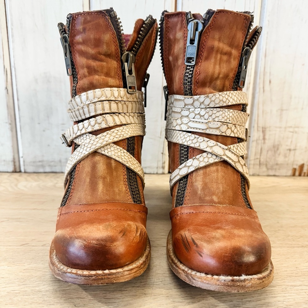 Freebird Balboa Brown Leather Ankle Boots with Cream Straps - Picture 4 of 9